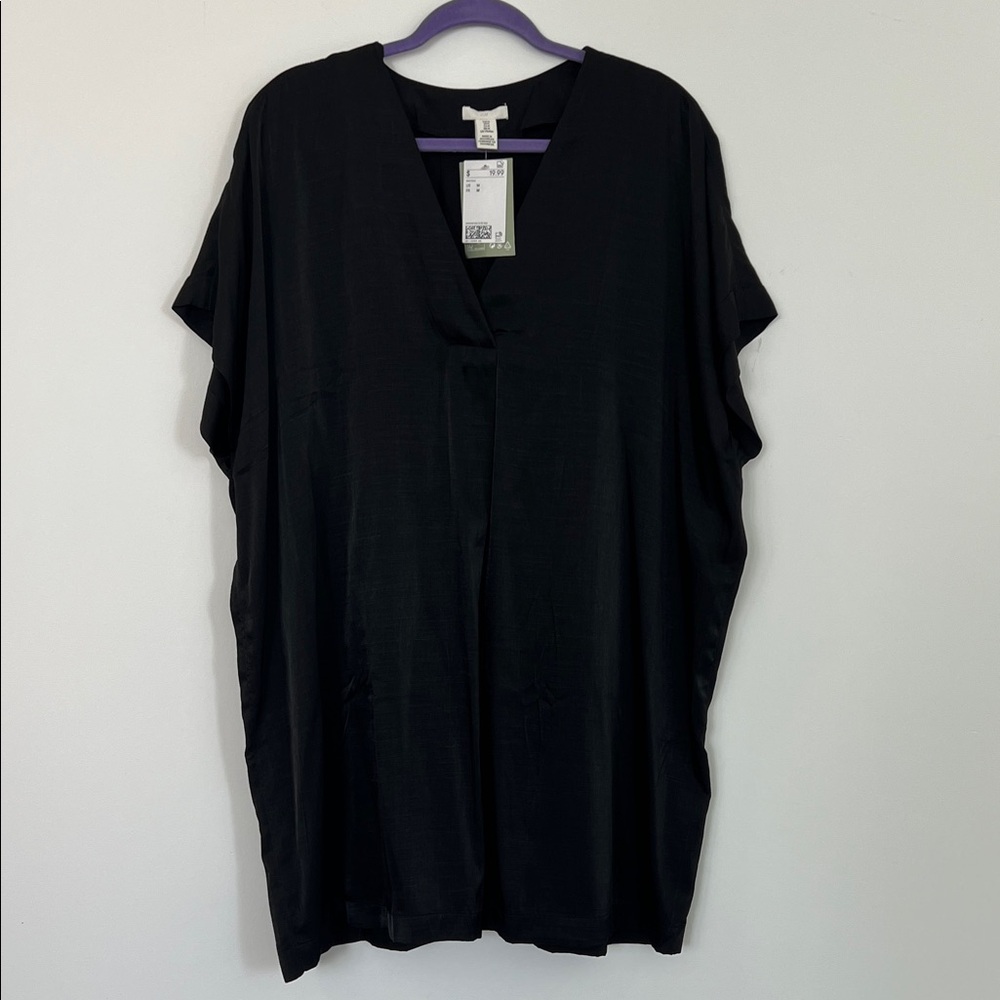 H&M Black V-Neck Kaftan Size Medium NWT